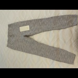 Size 8 lululemon pants wunder under